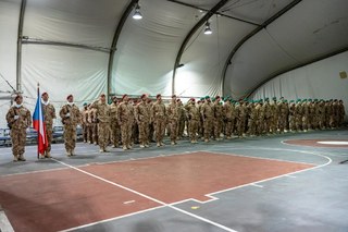 11. SR BAF nastoupena k převzetí medailí.