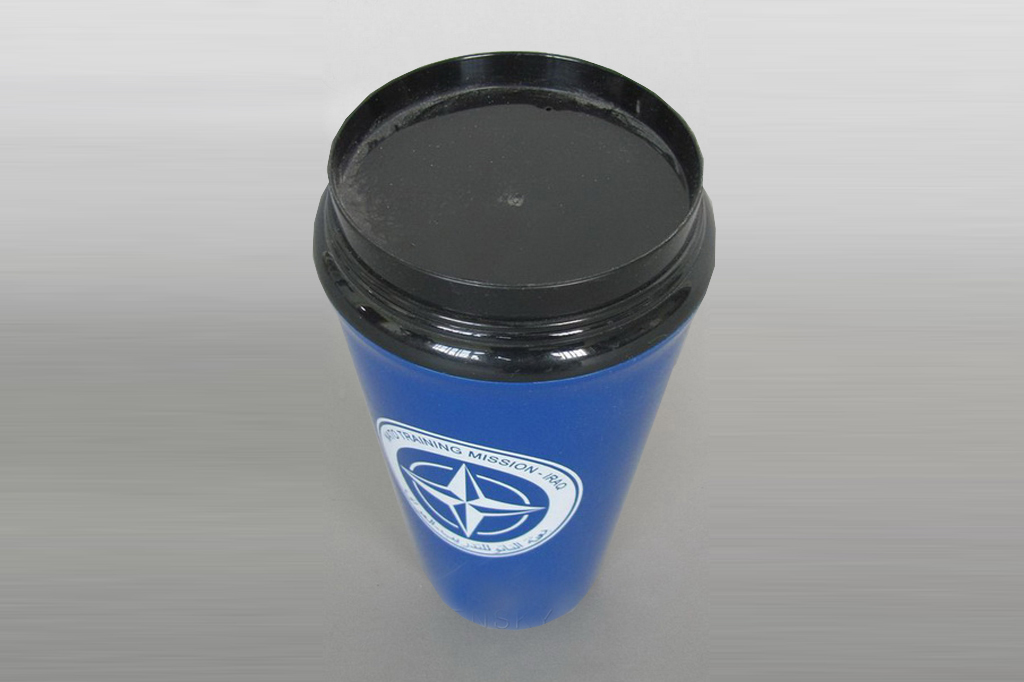 Hrnek výcvikové mise NATO v Iráku NATO Training Mission Iraq NTM I