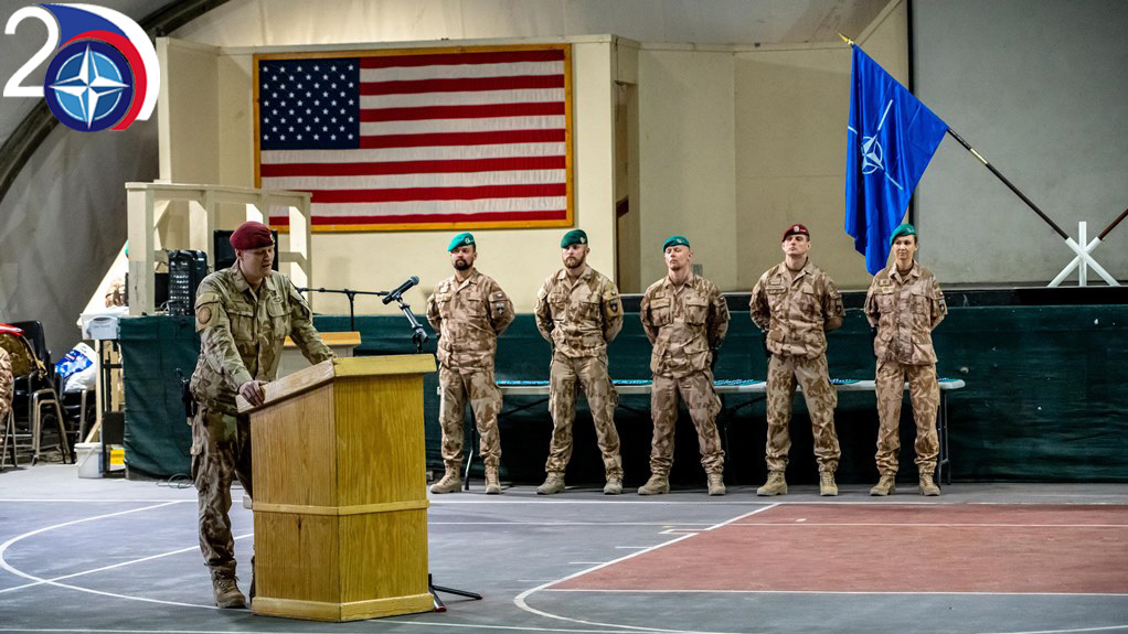 Vojáci 11. strážní roty si nástupem připomněli 20. výročí vstupu České republiky do NATO