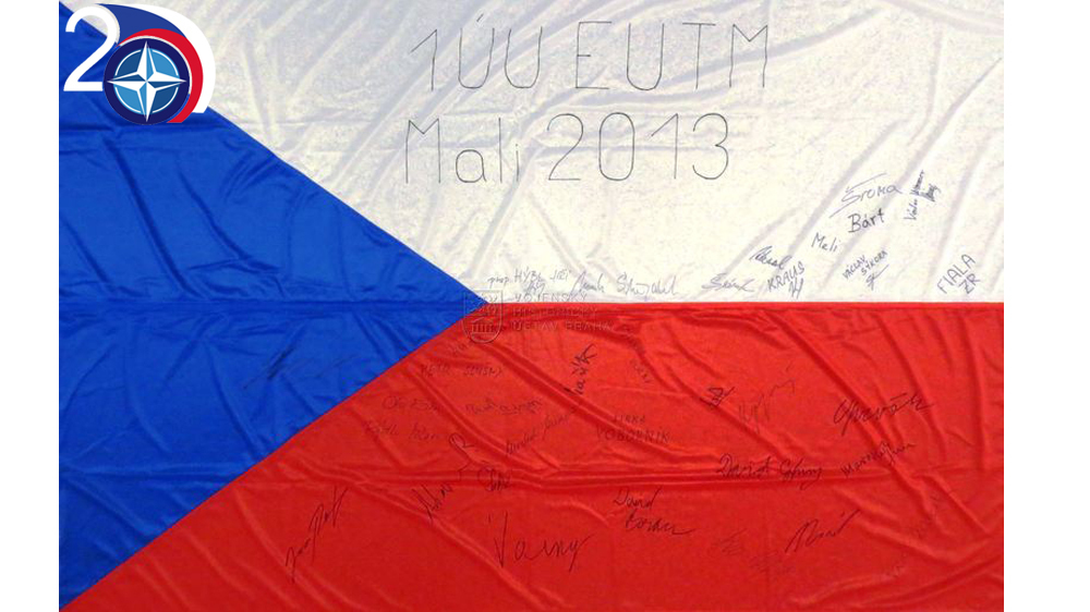 Státní vlajka ČR od 1. jednotky AČR, Mali – EUTM