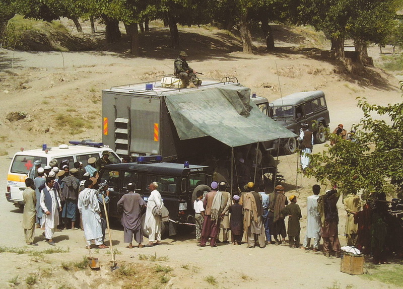 Působení Armády České republiky na území Afghánistánu zahájila 6. polní nemocnice, jejíž mobilní ambulance poskytovala i základní zdravotní péči místnímu obyvatelstvu v okolí Kábulu.