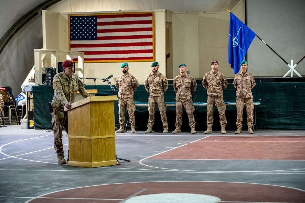 Kapitán Miroslav Maixner při proslovu.