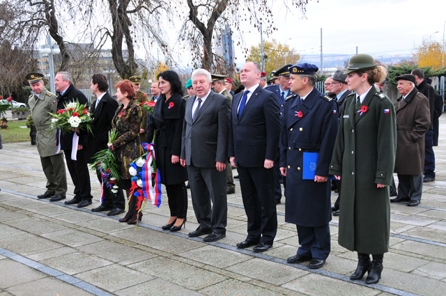 Účastníci pietního aktu