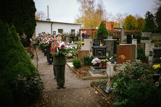 Oslavy Dne válečných veteránů započaly  přesně v 11 hodin 11. listopadu (kpt. Masaříková)