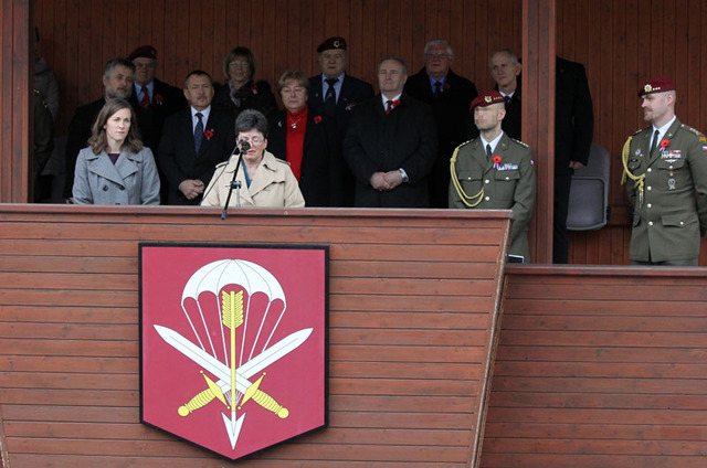  Paní Anita Gard Moravcová pozdravila celou 601.skss při slavnostním nástupu