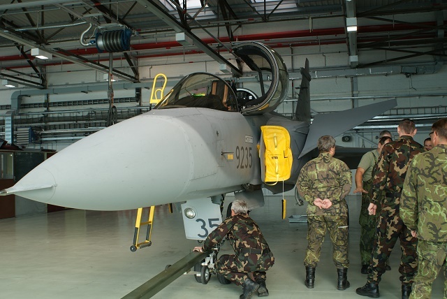  Prohlídka gripenu na čáslavské letecké základně