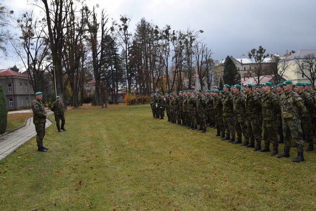 Plukovník Kopecký promluvil k přítomným příslušníkům brigády