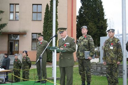 Vojáci i občanští zaměstnanci ve Staré Boleslavi vzdali hold válečným veteránům