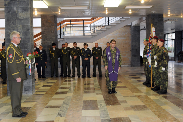 Modlitbu za padlé a zemřelé pronesl kaplan VeV-VA kpt.Josef Konečný