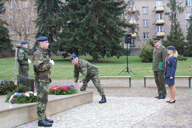 Pietní akt u centrálního památníku v posádce