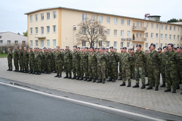 Vojáci z posádky Stará Boleslav při slavnostním nástupu