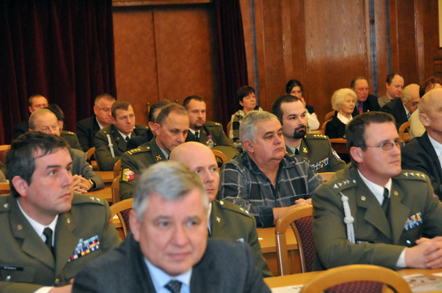 Účastníci setkání Sdružení válečných veteránů v Hlavním sále MO ČR 4