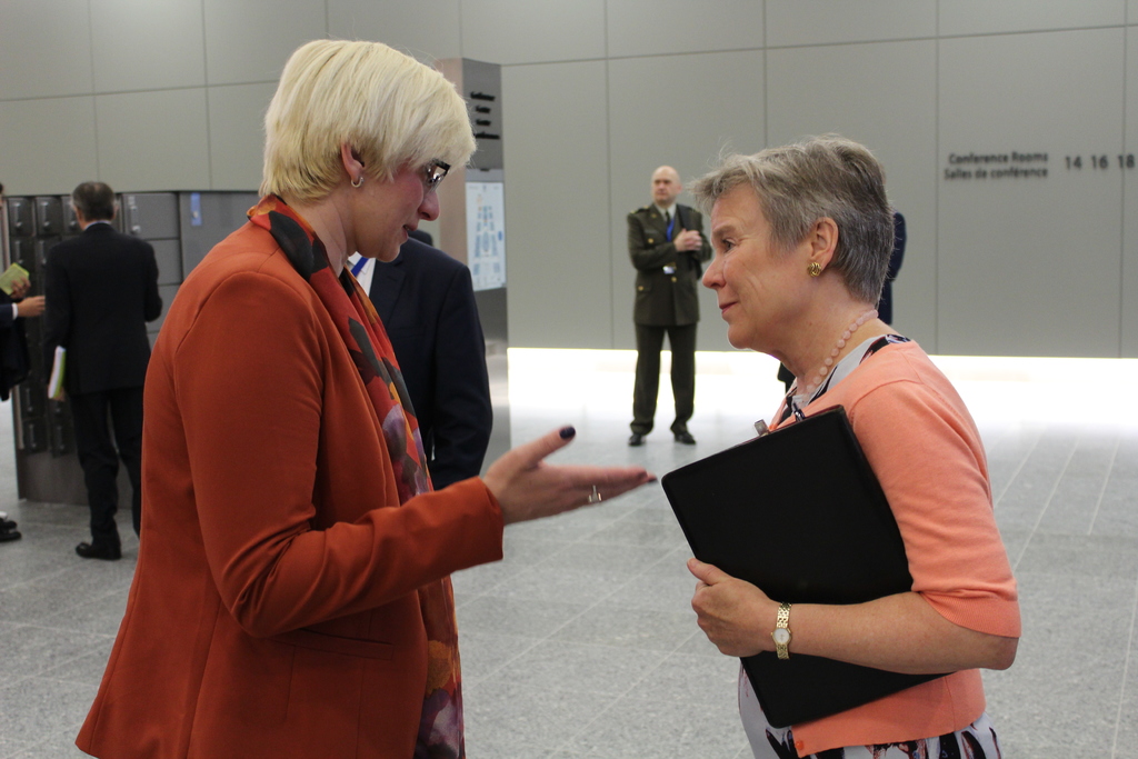 Ministryně obrany Šlechtová se zástupkyní generálního tajemníka NATO Rose Gottemoellerovou.