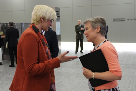 Ministryně obrany Šlechtová se zástupkyní generálního tajemníka NATO Rose Gottemoellerovou.