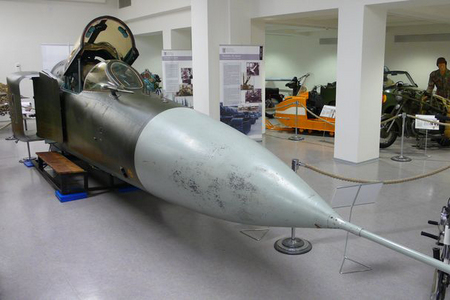 Kabina stíhačky MiG-23