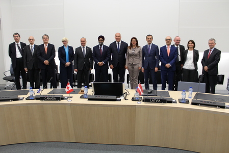 Ministři obrany NATO v Bruselu jednali o přípravě červencového Summitu NATO