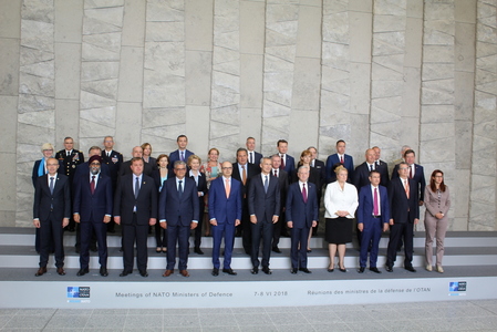 Ministři obrany a nejvyšší představitelé Severoatlantické aliance.