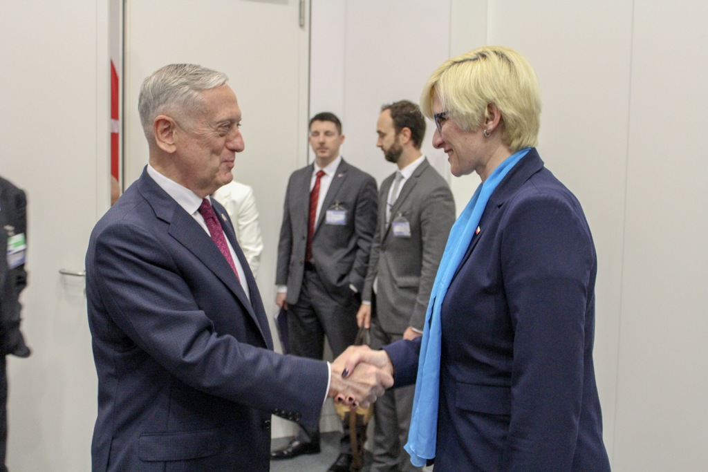 Ministryně obrany Šlechtová s americkým protějškem Jamesem Mattisem.
