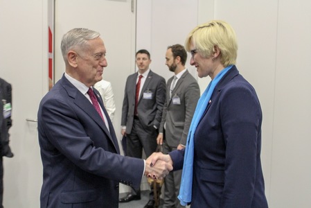 Ministryně obrany Šlechtová s americkým protějškem Jamesem Mattisem.