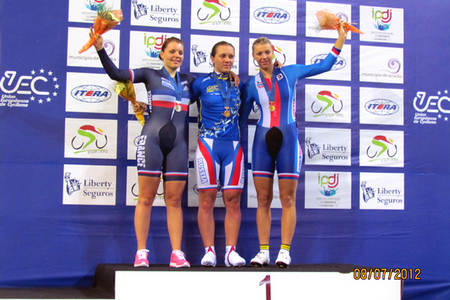 Cyklistka Dukly Praha Lucie Záleská s bronzovou medailí