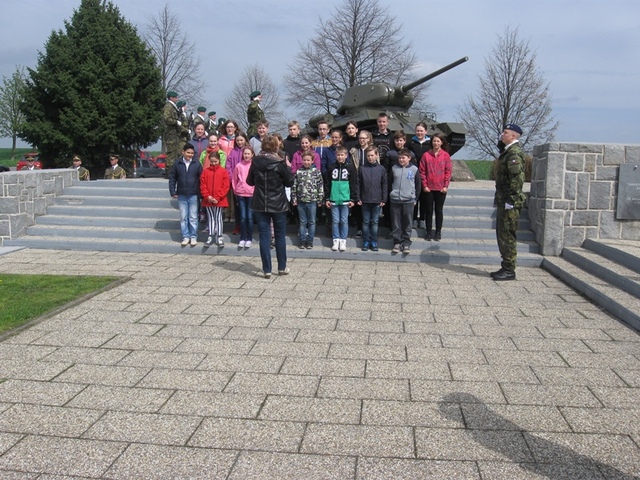 Hymnu České republiky zazpívaly děti místní základní školy