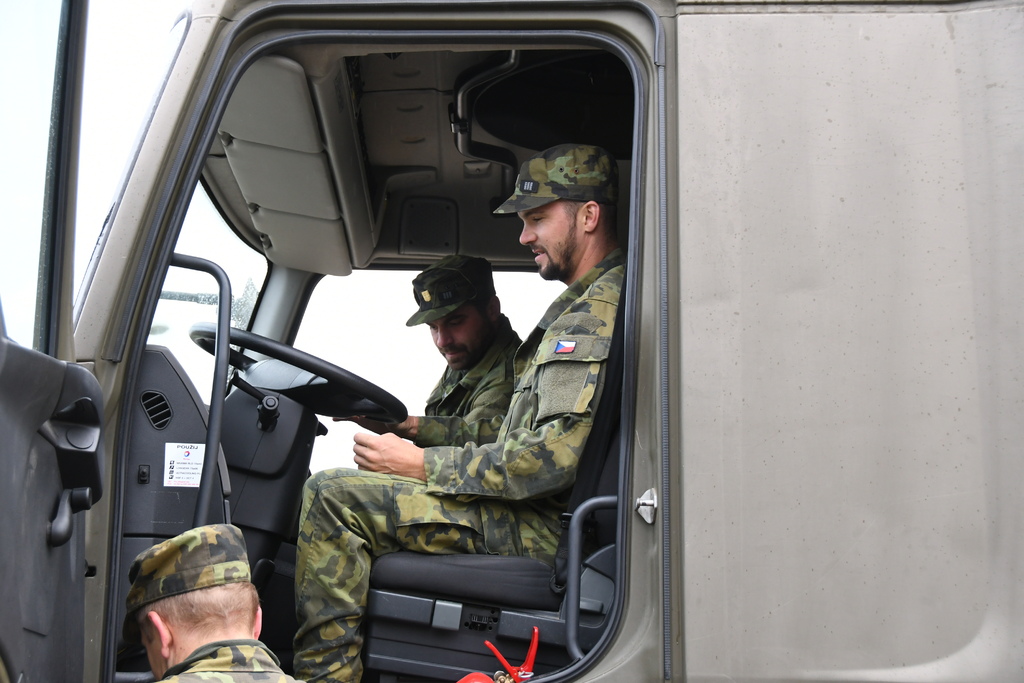 Ondřej Synek si zkusil řídit terénní nákladní Tatru