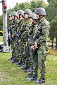 Příprava na střelbu  - David Svoboda, Jan Kuf, Ondřej Polívka, Barbora Špotáková, Natálie Dianová, Jakub Holuša