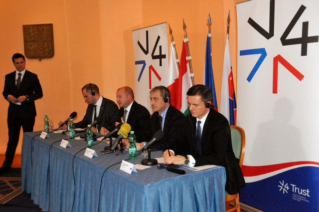 Z tiskové konference po skončení zasedání představitelů V4