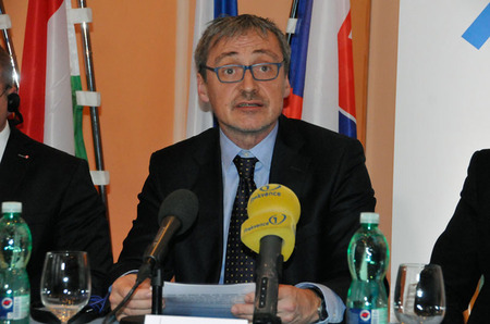 Ministr Martin Stropnický svolal do Prahy mimořádné zasedání ministrů obrany členských států Visegrádské skupiny