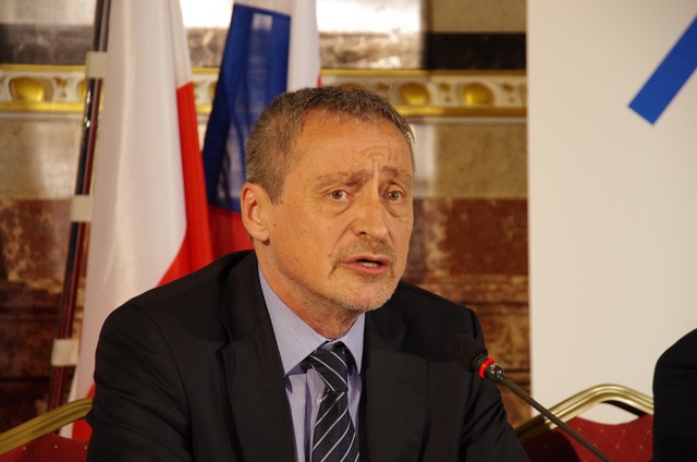 Z tiskové konference na závěr jednání 5