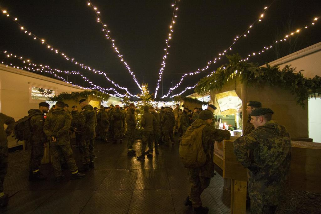 Vojáci na misi v Litvě si vytvořili vánoční trhy