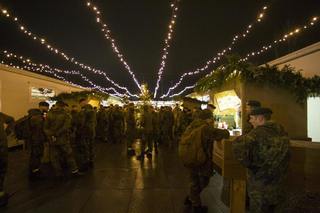Vojáci na misi v Litvě si vytvořili vánoční trhy