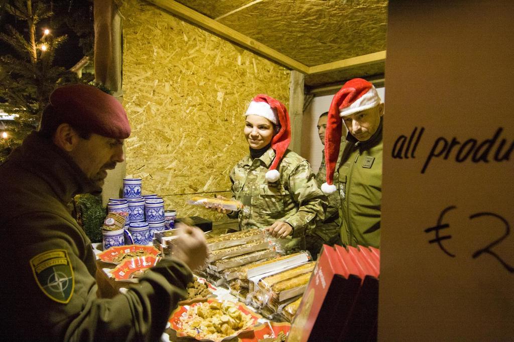 Vojáci na misi v Litvě si vytvořili vánoční trhy