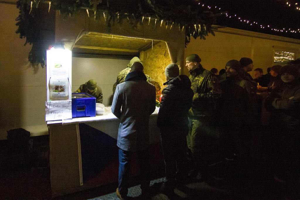 Vojáci na misi v Litvě si vytvořili vánoční trhy