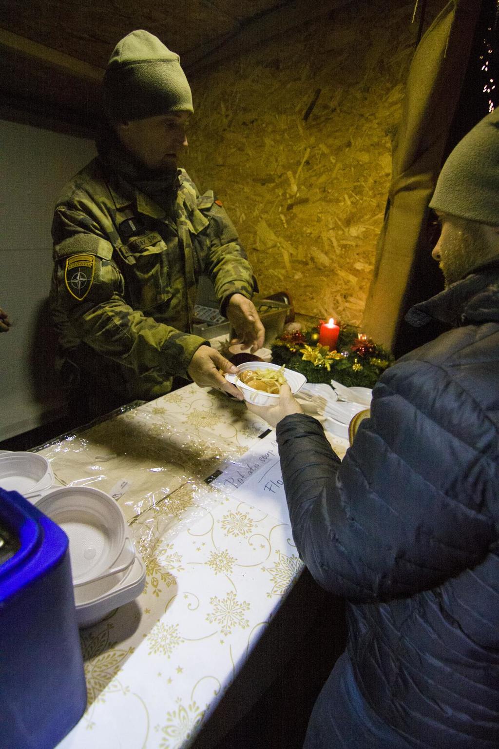 Vojáci na misi v Litvě si vytvořili vánoční trhy