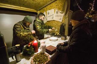 Vojáci na misi v Litvě si vytvořili vánoční trhy