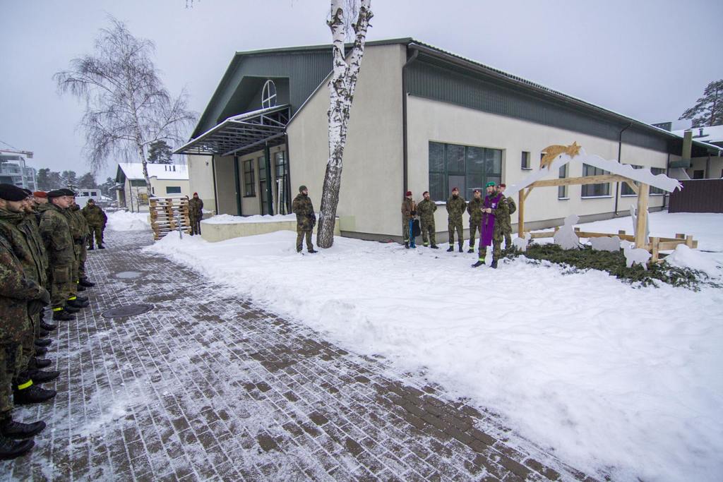 Vojáci na misi v Litvě si vytvořili vánoční trhy