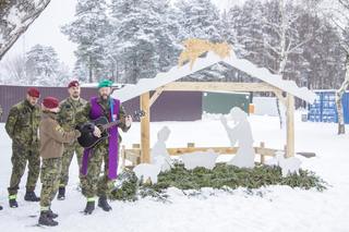 Vojáci na misi v Litvě si vytvořili vánoční trhy