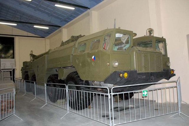 Mobilní odpalovací zařízení MAZ 453 pro rakety Scud