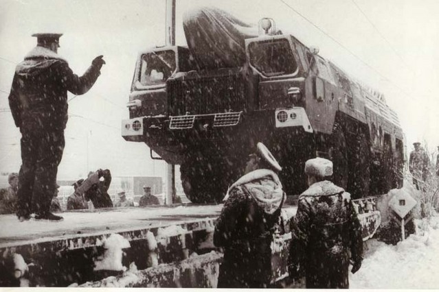 Odjezd sovětských mobilních odpalovacích zařízení a raket SS-12 z ČSSR začal už v roce 1988 