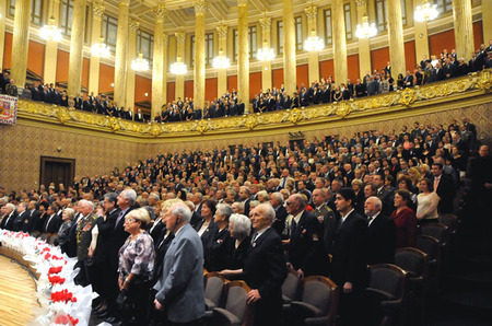 Spolu s veterány, kterým byl koncert věnován, zasedla v Dvořákově síni pražského Rudolfina řada hostů. Nechyběli ústavní činitelé ani vojenští představitelé ze zahraničí (1)