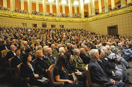 Spolu s veterány, kterým byl koncert věnován, zasedla v Dvořákově síni pražského Rudolfina řada hostů. Nechyběli ústavní činitelé ani vojenští představitelé ze zahraničí (2)
