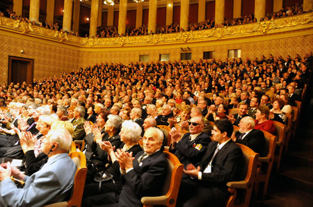 Umělce odměňovali diváci, kteří zcela zaplnili Dvořákovu síň Rudolfina, bouřlivým potleskem