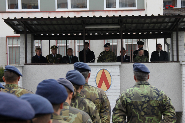 S Rozkazem ministra obrany k 97. výročí vzniku samostatného československého státu seznámil přítomné velitel útvaru plukovník gšt. Vladimír Barca