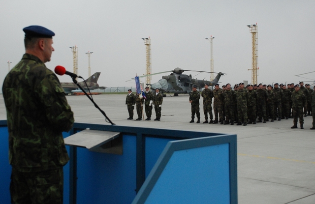 Náčelník štábu  - plk. Aloiz Matýzka vydává pokyny jednotkám