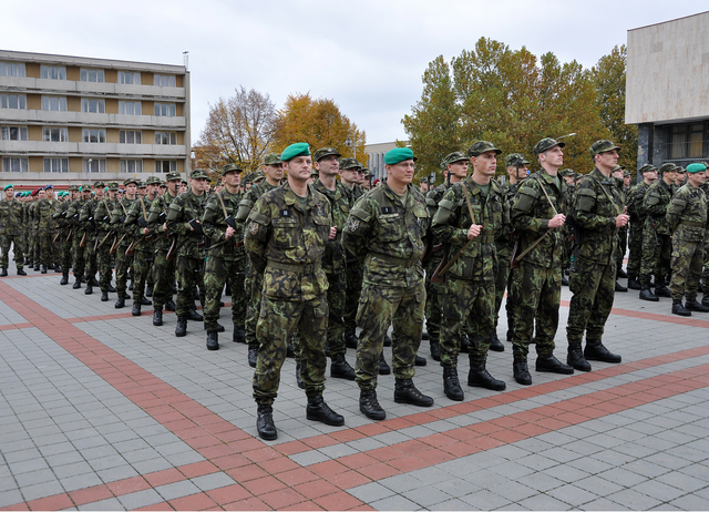 Příslušníci kurzu základní přípravy, kteří složí 28. října vojenskou přísahu