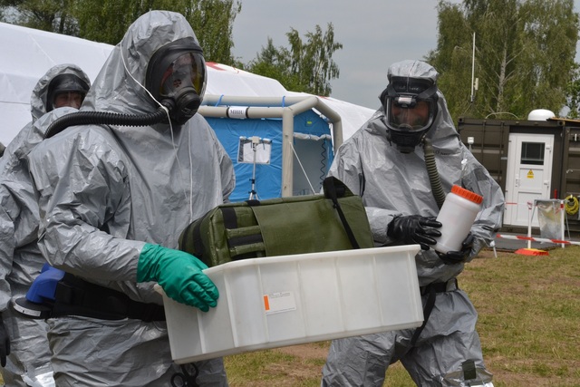 Zajištěné látky jsou přepraveny k další identifikaci