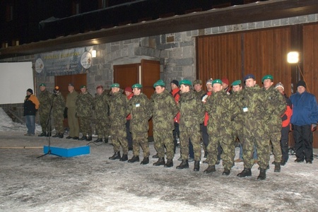 Účastníci slavnostního zahajovacího ceremoniálu