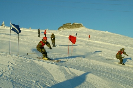 Paralelní slalom na sjezdovce pod Petrovými kameny