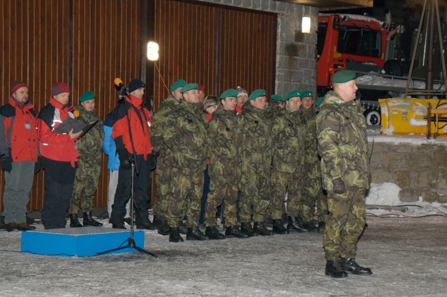 První zástupce náčelníka Generálního štábu AČR brigádní generál Miroslav Žižka hovoří k vojákům